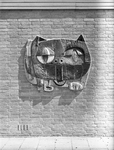 87427 Afbeelding van de keramische geveldekoratie 'Kat , door J. C. Buurman, aan de kleuterschool bij de Da Costaschool ...